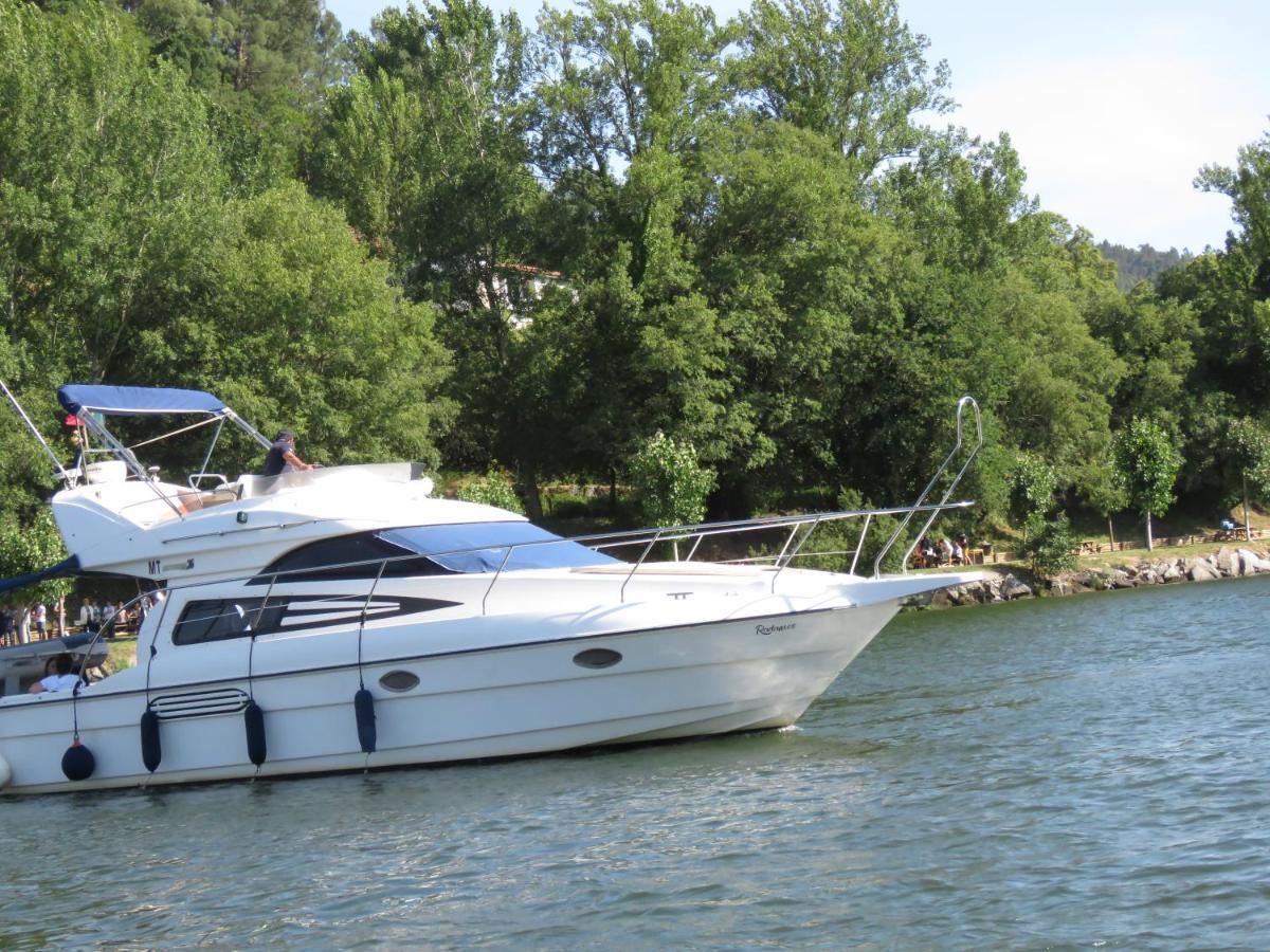 Aquadouro Yacht Radames - Sleep Boat Experience Hotel Castelo de Paiva Bagian luar foto