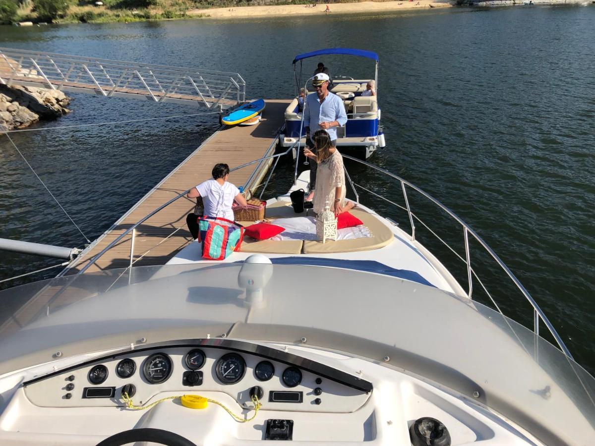 Aquadouro Yacht Radames - Sleep Boat Experience Hotel Castelo de Paiva Bagian luar foto