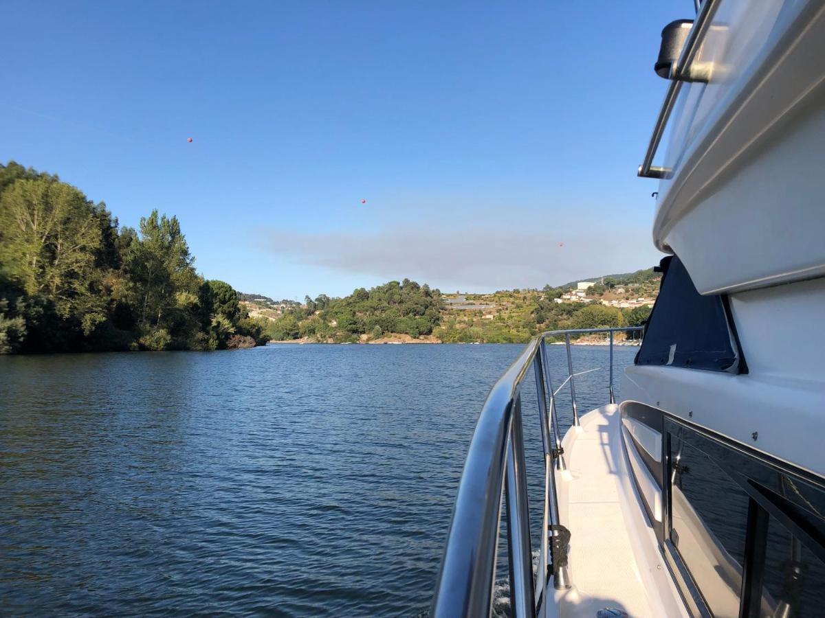 Aquadouro Yacht Radames - Sleep Boat Experience Hotel Castelo de Paiva Bagian luar foto