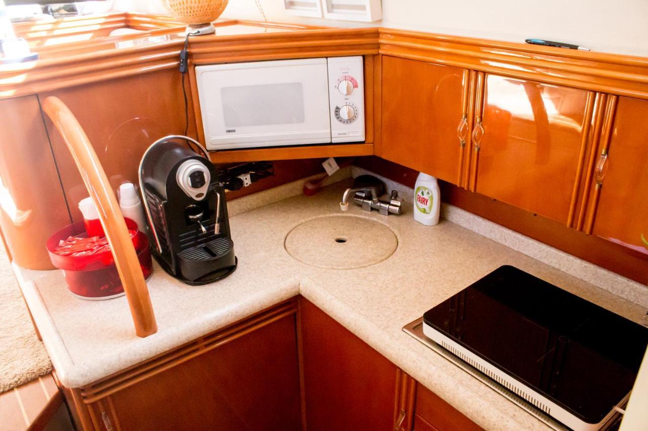 Aquadouro Yacht Radames - Sleep Boat Experience Hotel Castelo de Paiva Bagian luar foto