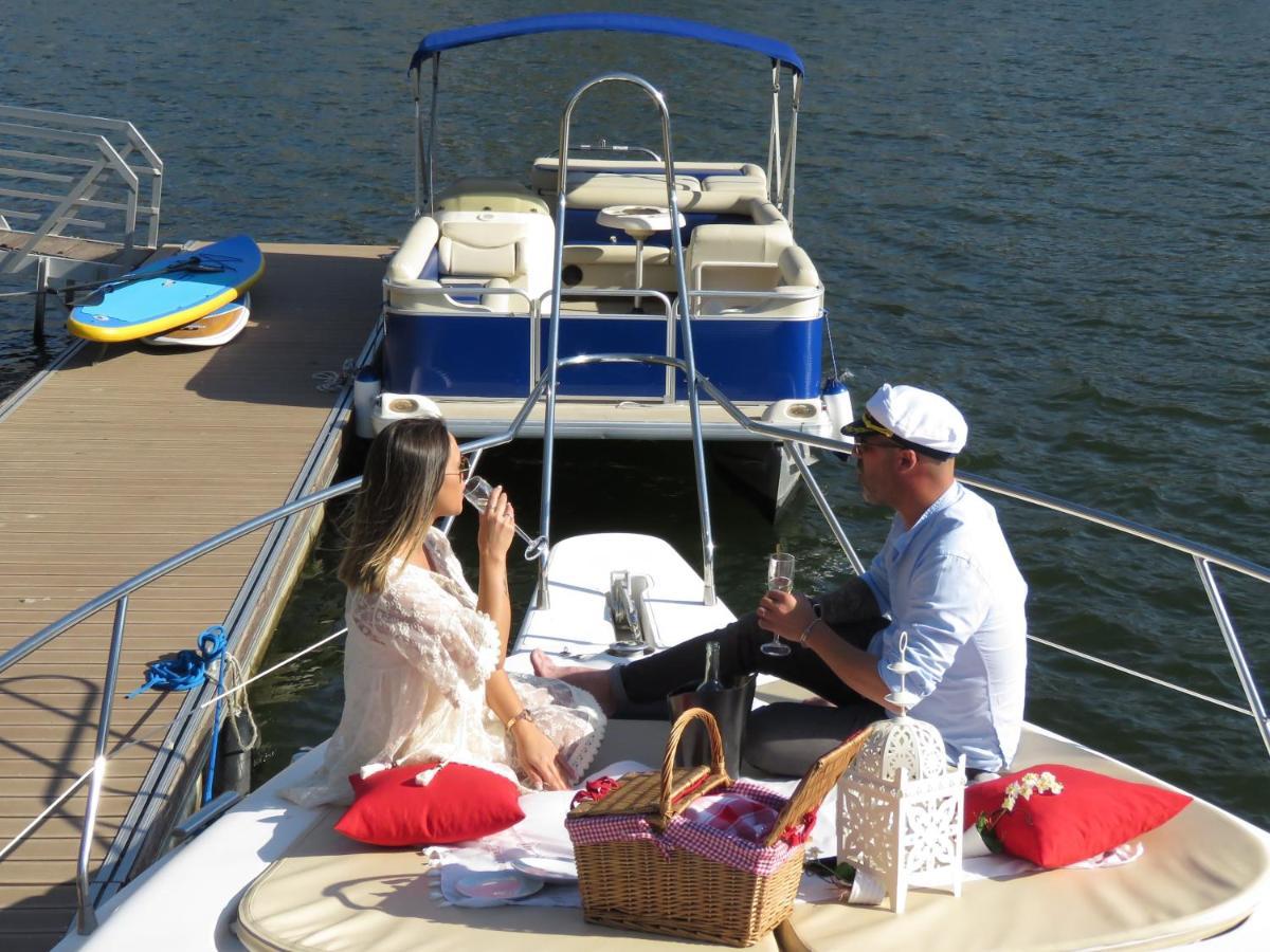 Aquadouro Yacht Radames - Sleep Boat Experience Hotel Castelo de Paiva Bagian luar foto