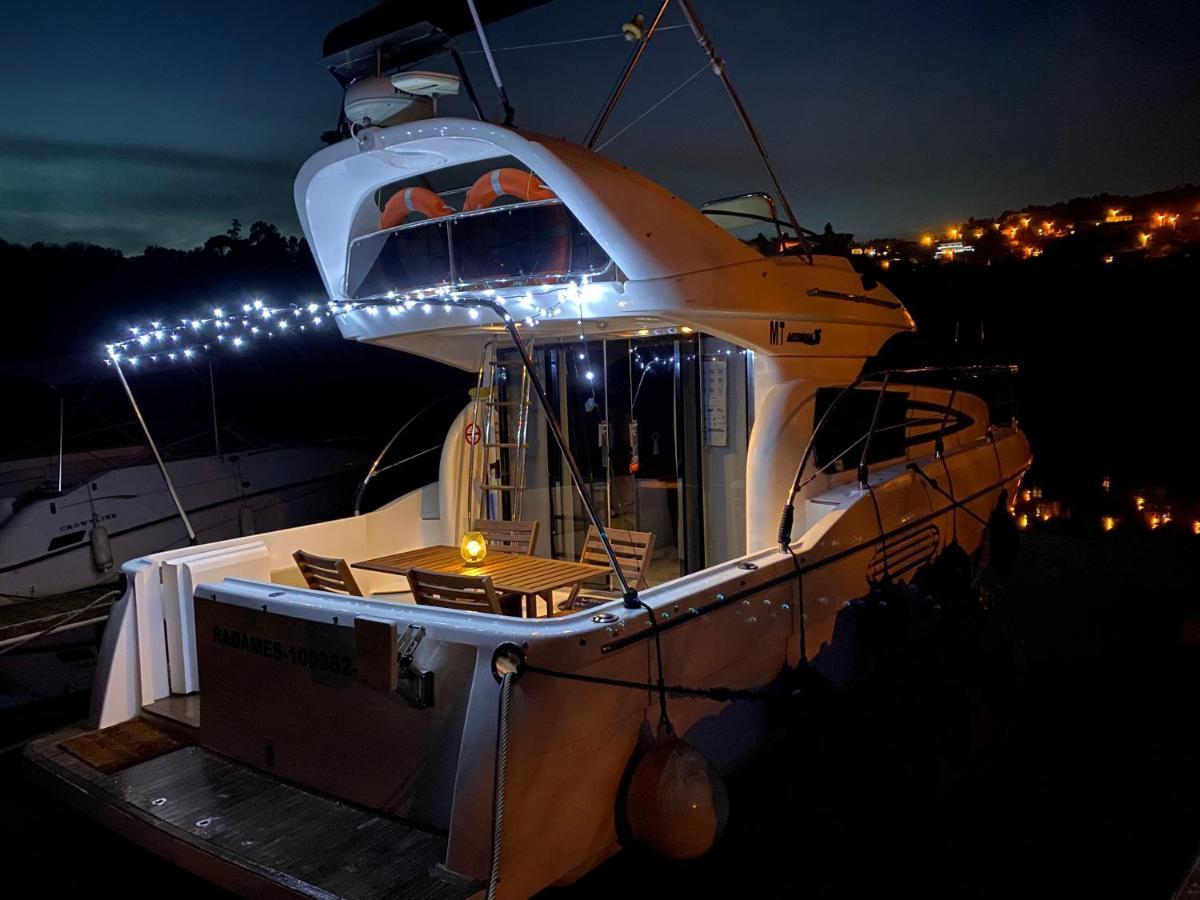 Aquadouro Yacht Radames - Sleep Boat Experience Hotel Castelo de Paiva Bagian luar foto