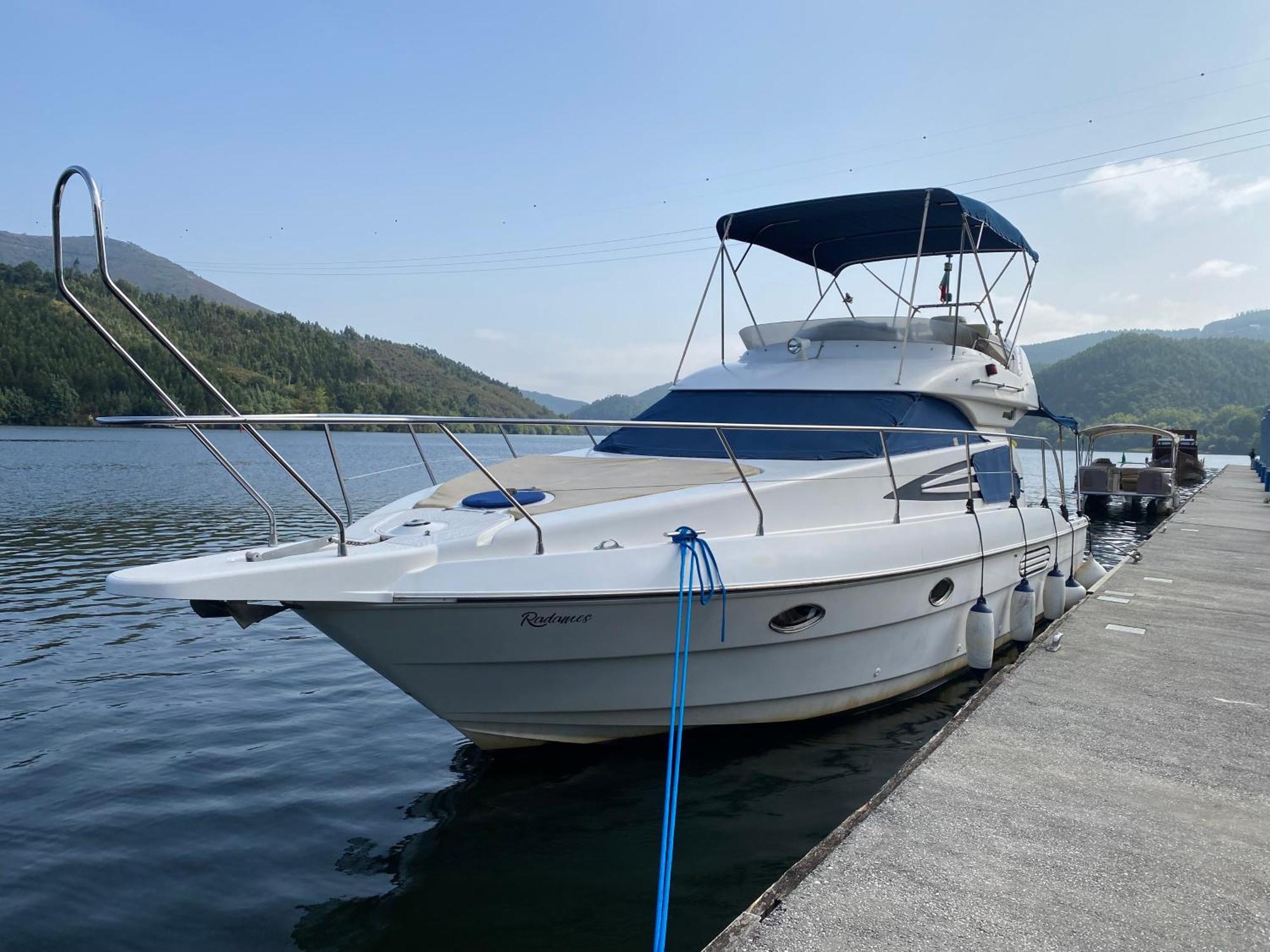 Aquadouro Yacht Radames - Sleep Boat Experience Hotel Castelo de Paiva Bagian luar foto