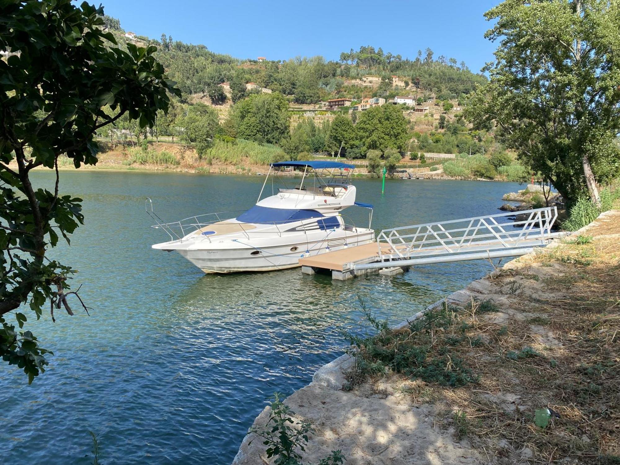 Aquadouro Yacht Radames - Sleep Boat Experience Hotel Castelo de Paiva Bagian luar foto